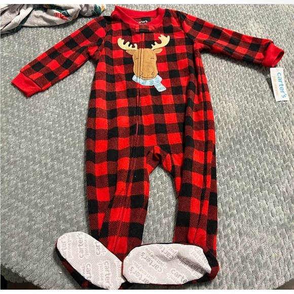 Carters Christmas Set 2 Pieces Fleece Footie Pyjamas Size 18 Months - Picture 2 of 7